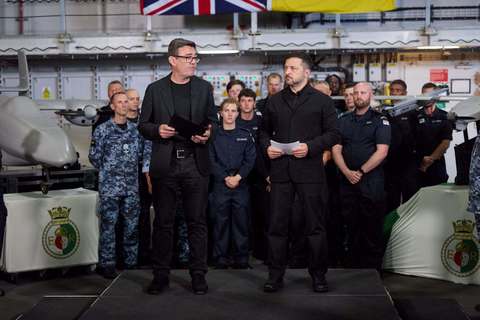 Zelenski a vizitat Baza Navală din Portsmouth, împreună cu premierul britanic Andy Burnham, unde marinari ucraineni şi britanici efectuează exerciţii multinaţionale comune „Sea Breeze”: Ţara noastră se apropie din ce în ce mai mult de ţările NATO