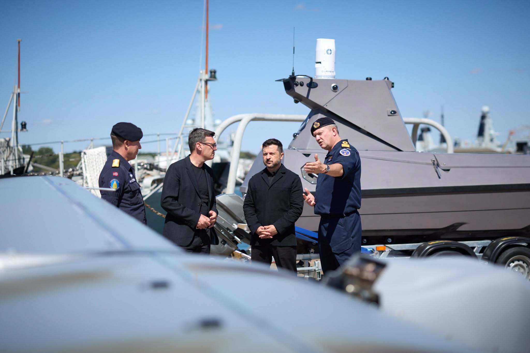 Zelenski, după vizita la Baza Navală din Portsmouth, împreună cu premierul britanic: Țara noastră se apropie din ce în ce mai mult de țările NATO. Marina noastră și Forțele Armate contribuie la securitatea comună în Europa