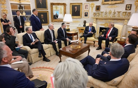 Netanyahu, primit de Trump pentru a-şi aplana divergenţele. Cabinetul de Securitate a aprobat un cadru juridic care permite desfăşurarea unei Forţe Internaţionale de Stabilizare în Fâşia Gaza, scrie presa israeliană, un gest adresat Washingtonului