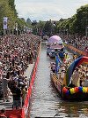 Sute de mii de oameni la canalele din Amsterdam pentru parada anuală a bărcilor Pride - VIDEO