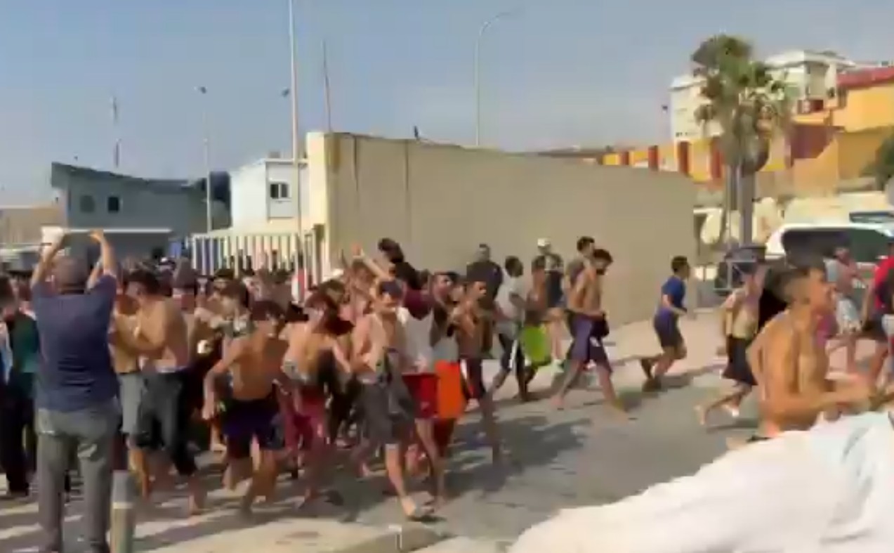 AFP: A permis Marocul trecerea imigranților în Ceuta și, dacă da, cu ce scop?
