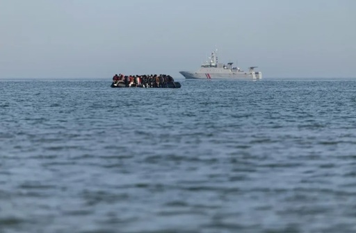 Nave franceze şi britanice salvează 157 de migranţi, după izbucnirea unui incendiu într-o ”small boat”, în timpul unei tentative de traversare a Canalului Mânecii. Nicio victimă înregistrată