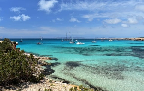 Doi migranţi, salvaţi la 20 km de Mallorca, după două săptămâni de derivă pe Mediterana. Autorităţile căutau alte 17 persoane despre care cei doi bărbaţi spun că au pierit pe drum din ambarcaţiune