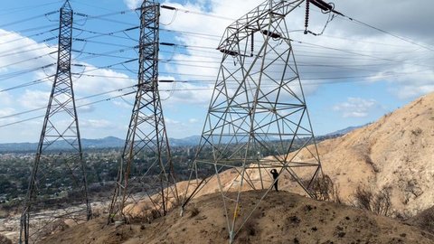 Unul din incendiile devastatoare din ianuarie 2025 de la Los Angeles a fost provocat de o linie electrică defectă
