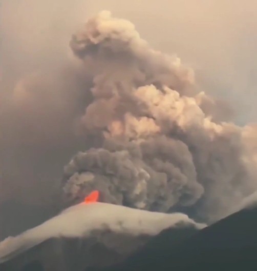 Vulcanul Fuego din Guatemala a ajuns în „faza critică de erupție”, sute de persoane fiind evacuate - VIDEO