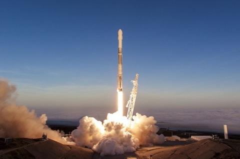 O treaptă a rachetei SpaceX ar urma să se prăbuşească pe Lună / ”Nu există niciun pericol pentru Pământ”, dă asigurări NASA