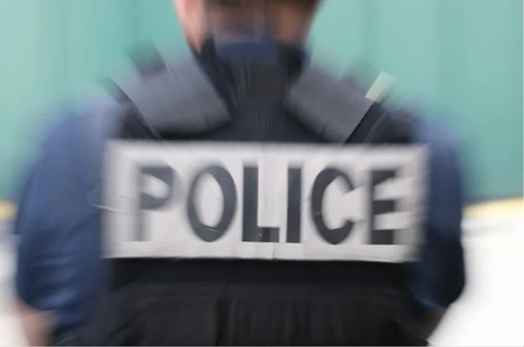 Şase răniţi prin împuşcare în sud-estul Franţei, într-un atac armat cu puşcă de asalt dintr-o maşină, la Valence. Victimele, cinci bărbaţi şi o femeie, cu vârste cuprinse între 15 şi 22 de ani. Viaţa unui rănit, în pericol
