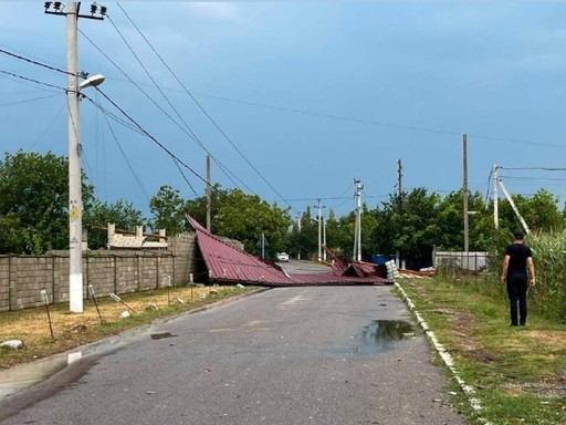 Pene de curent în Republica Moldova, din cauza vremii. Linia Bălţi - Dnestrovsk este grav avariată. Zece stâlpi de înaltă tensiune ar fi fost afectaţi sau doborâţi