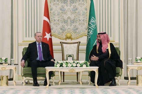 Mohamed bin Salman, Recep Tayyip Erdogan şi Shehbaz Sharif urmează să semneze, într-un summit sunnit, la un acord de apărare reciprocă între Arabia Saudită, Turcia şi Pakistan