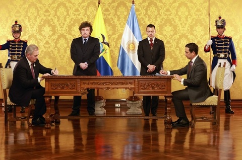 Argentina clasează trei organizaţii criminale ecuadoriene, Los Lobos, Los Choneros şi Chone Killers, drept ”grupări teroriste”, anunţă preşedinţia ecuadoriană în urma unei întâlniri, la Quito, între Daniel Noboa şi Javier Milei