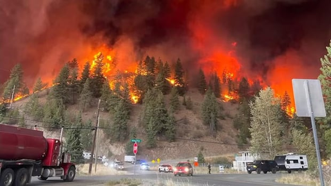Canada: 20.000 de persoane evacuate în urma unui incendiu forestier masiv. A fost declarată stare de urgenţă