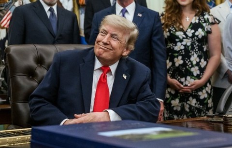 Trump sugerează într-un interviu pentru „Axios” o schimbare de strategie în cazul Iranului: SUA menţin deocamdată confruntarea militară la intensitate redusă şi adoptă o atitudine de expectativă, mizând pe presiunea economică