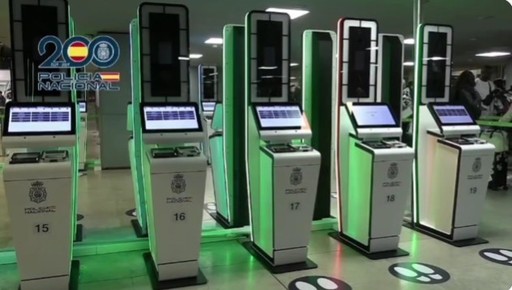 POLITICO: Noul sistem de control la frontierele europene se dezactivează atunci când este suprasolicitat. Călătorii sunt scutiţi de scanarea facială şi de prelevarea amprentelor digitale ori de câte ori cozile devin prea lungi
