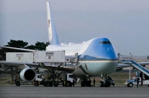 Schimbarea rocambolescă a avionului de către Trump după summitul NATO de la Ankara provoacă scandal în SUA