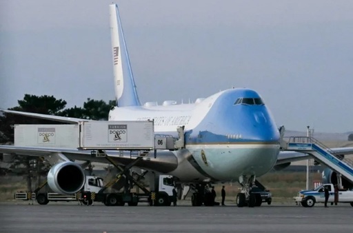 Trump confirmă schimbarea spectaculoasă de avion din cauza unei ameninţări