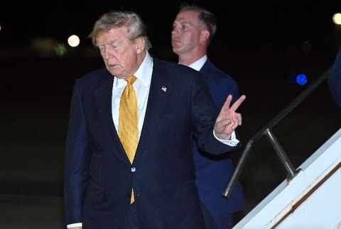 Trump, în expectativă cu privire la Iran, scrie pe Truth Social că SUA deţin un control ”total” asupra Strâmtorii Ormuz şi îl vor ”păstra”
