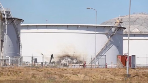 Un mort şi mai mulţi răniţi în Olanda, într-o explozie în Europoort, una dintre cele mai mari zone industriale chimice şi petrochimice din lume, în portul Rotterdam, într-o rafinărie a grupului elveţian Gunvor Energy Rotterdam. Pană de curent şi un incendiu, anterior