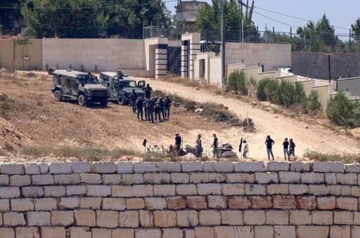 Ambasadorul SUA în Israel Mike Huckabee denunţă asedierea ”dezgustătoare”, o ”teroare”, a satului Qusra, în Cisiordania, de către colonişti evacuaţi de către armată, la cererea SUA. Oficiali politici sărbătoresc reinstalarea coloniei Ganim, la 20 de ani de la desfiinţare