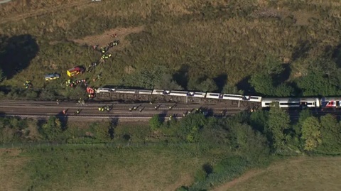 Un tren de pasageri deraiază în sudul Angliei, în apropiere de Brighton