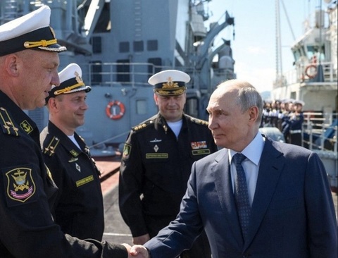 Putin vizitează pentru prima oară Kurilele, aflate în centrul unui diferend teritorial cu Japonia. Sanae Takaichi denunţă o vizită ”absolut inacceptabilă” care exacerbează ”resentimentul” japonez. Ambasadorul Nikolai Nozdrev, convocat