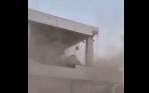 Două persoane au murit după un cutremur cu magnitudinea 7,7 produs în largul Indoneziei - FOTO, VIDEO
