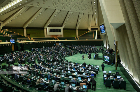 Parlamentul iranian înăspreşte pedepsele pentru interviurile acordate presei considerate ”ostile”