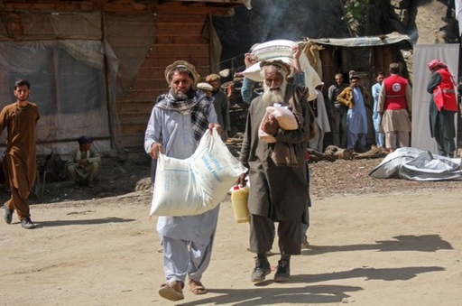 Peste 700 de camioane cu ajutor umanitar sosesc în Afganistan din Pakistan, în pofida închiderii aproape totale a frontierei terestre între cele două ţări în conflict, anunţă OCHA