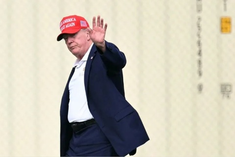 Trump ameninţă să bombardeze Omanul dacă se pune în calea unui acord privind Strâmtoarea Ormuz