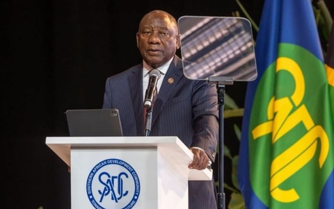 Cyril Ramaphosa îndeamnă la unitate, în sudul Africii, împotriva ”provocării imigraţiei”, în urma unui marş împotriva migranţilor, în marja unui summit SADC, la Durban, unde manifestaţi le-au cerut liderilor prezenţi să-şi ia înapoi cetăţenii aflaţi ilega
