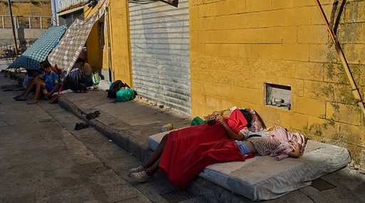 Spania deschide două centre temporare de primire a 1.800 de copii migranţi neînsoţiţi în Ceuta, pentru a mai atenua criza umanitară în urma valului de migranţi din Maroc. Madridul vrea să transfere 500 de fete către Spania continentală