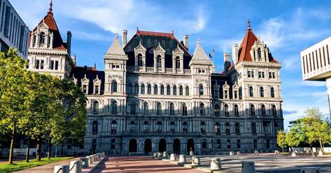 FBI-ul a dejucat un presupus complot inspirat de ISIS care viza să arunce în aer clădirea Congresului statului New York. O femeie a fost arestată şi pusă sub acuzare