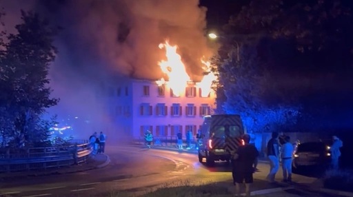 Cinci persoane date dispărute şi opt rănite, două grav, în estul Elveţiei, într-un incendiu la un restaurant cu apartamente la Thusis