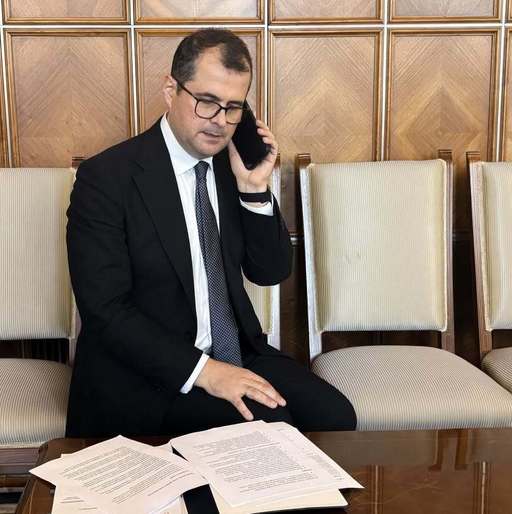 Premierul Republicii Moldova Vasile Tofan, care provine din mediul de afaceri, şi-a publicat declaraţia de avere. Anul trecut a obţinut aproape un milion de dolari din salarii, bonusuri şi investiţii