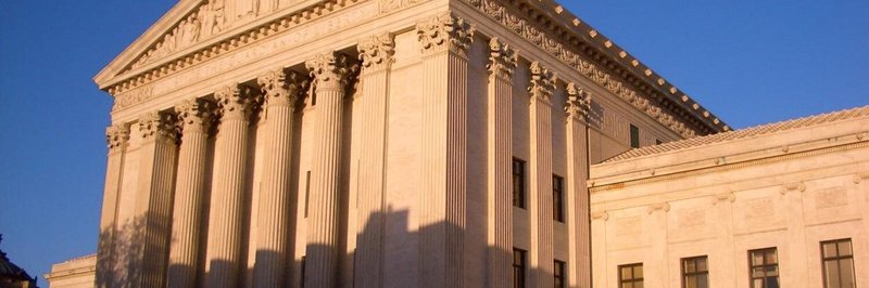 Curtea Supremă a SUA autorizează provizoriu decretul lui Donald Trump referitor la votul prin corespondență