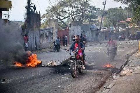 Membrii unei bande din Haiti ucid aproximativ 40 de persoane strămutate, într-un atac asupra unei biserici din apropierea capitalei

