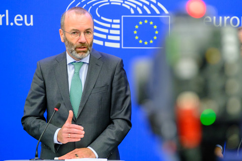 Lidrul PPE Manfred Weber vine cu precizări după scrisoarea adesată Comisiei Europene cu privire la România: Grupul PPE nu doreşte ca România să piardă niciun euro din fondurile alocate prin Mecanismul de Redresare şi Rezilienţă