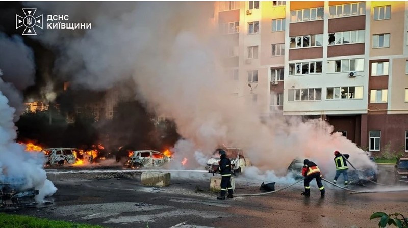 Rusia loveşte capitala Ucrainei cu drone lansate în valuri. Moscova începe să ia în vizor lanţuri de magazine şi infrastructură logistică de consum în încercarea de a „paraliza” Kievul