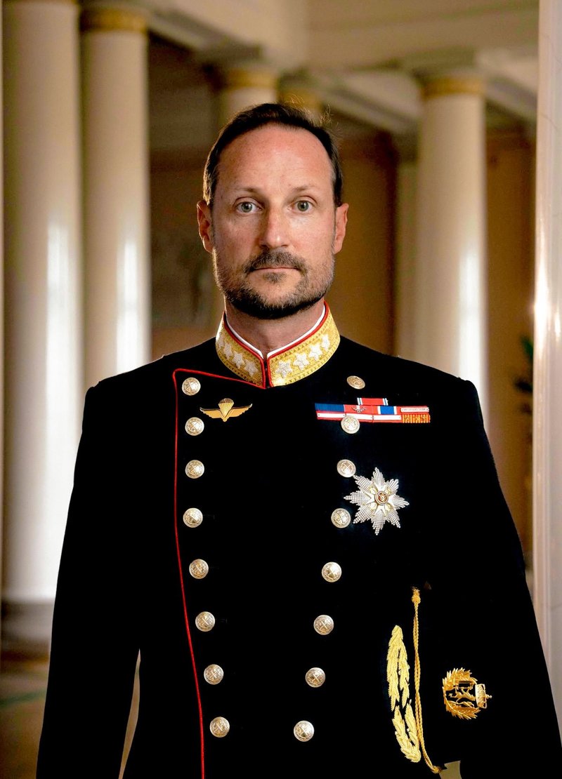 Haakon, prinţul reticent să devină rege, este noul monarh al Norvegiei