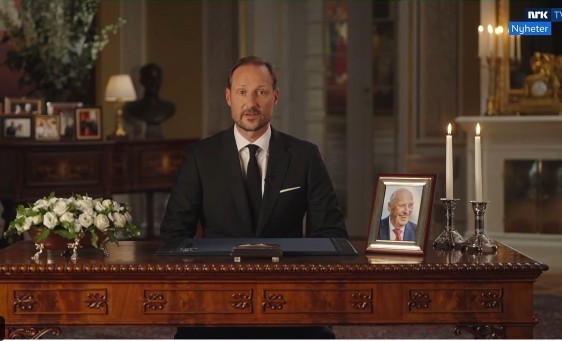 Regele Haakon al VIII-lea s-a adresat pentru prima dată norvegienilor sâmbătă, în memoria tatălui său decedat
