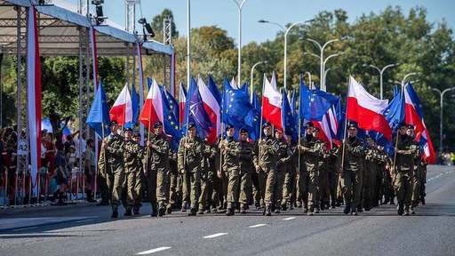 Polonia se orientează către producţia internă de echipamente de apărare, în timp ce îşi construieşte cea mai mare armată din Europa