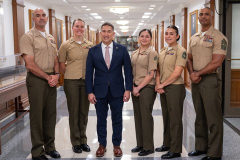 Trump îl propune pe Hung Cao, un susţinător loial, pentru funcţia de secretar permanent al Marinei