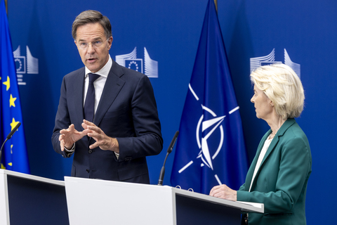Ursula von der Leyen: „UE şi NATO nu se vor limita doar la menţinerea presiunii asupra Rusiei, o vom intensifica. Fiecare lacună pe care Rusia o exploatează trebuie să o eliminăm” / Mark Rutte: „Rusia a devenit din ce în ce mai nesăbuită”
