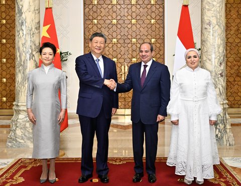 În vizită în Egipt, preşedintele chinez Xi Jinping cere încetarea „ingerinţelor” în Orientul Mijlociu. El face prima deplasare în regiune în ultimii patru ani şi încearcă să erodeze influenţa SUA