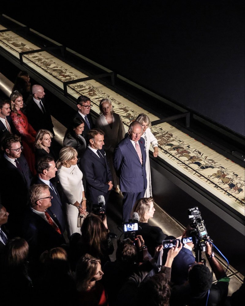 Regele Charles al III-lea şi Emmanuel Macron au celebrat legăturile franco-britanice şi au admirat, la Londra, tapiseria de la Bayeux - VIDEO, FOTO