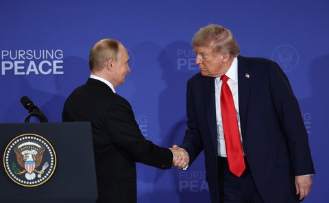 Donald Trump dă din nou asigurări că Vladimir Putin nu intenţionează să atace NATO: „Vorbesc cu el. Îl cunosc foarte bine”