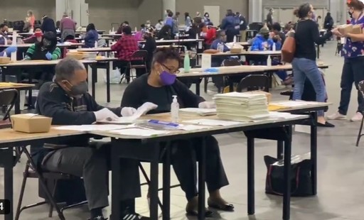 O judecătoare federală a prelungit suspendarea decretului lui Trump care restricţionează votul prin corespondenţă