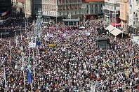 Croaţia: Protest cu zeci de mii de oameni, la Zagreb. Croaţii acuză lipsa de acţiune a autorităţilor în ceea ce priveşte depozitarea ilegală a deşeurilor toxice - VIDEO