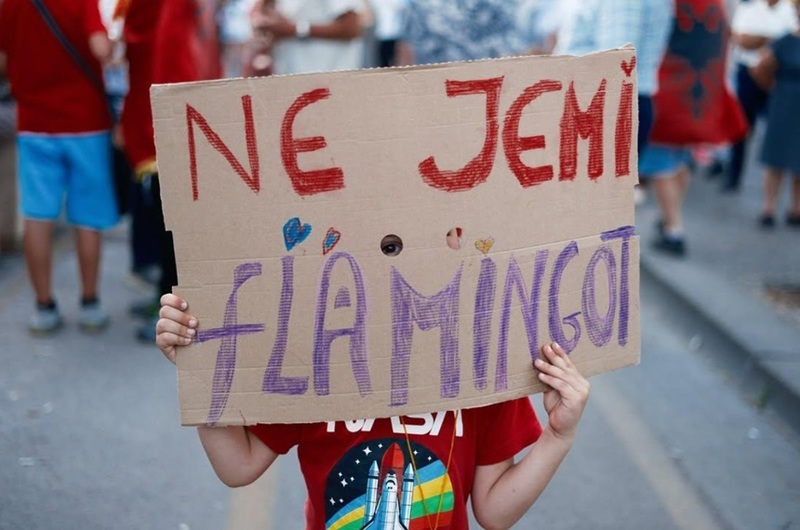 Ciocniri între manifestanţi şi poliţişti la Tirana, în a 101-a zi de contestare a unui proiect turistic cu legături cu familia Trump Manifestanţii au încercat să-i blocheze pe deputaţi în Parlament Ei au cerut din nou demisia lui Edi Rama Aproximativ 2