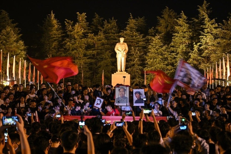 O mulţime comemorează la Shaoshan, în China, o jumătate de secol de la moartea lui Mao Zedong