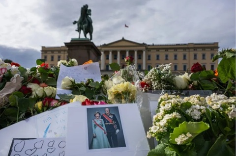 Norvegia şi-a luat adio de la regele Harald al V-lea, ”bunicul naţiunii”